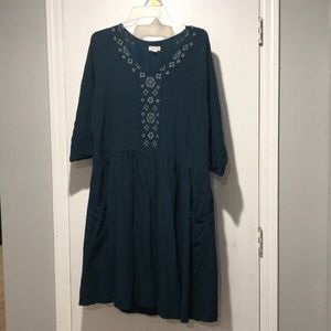 Embroidered dress with pockets